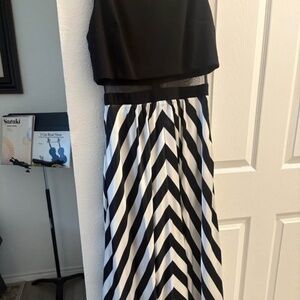 Betsy & Adam women’s size 8 black & white stripe formal gown
